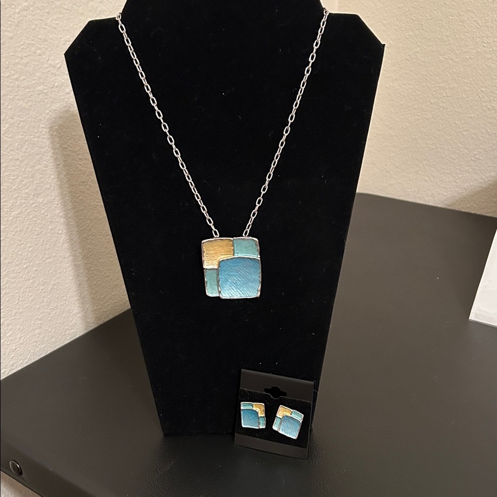 Elegant Blue and Gold Necklace and Earring Set - Picture 1 of 1